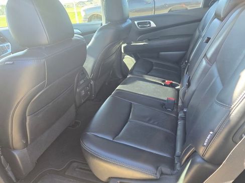 Used 2018 Nissan Pathfinder SL AWD/4WD image 15