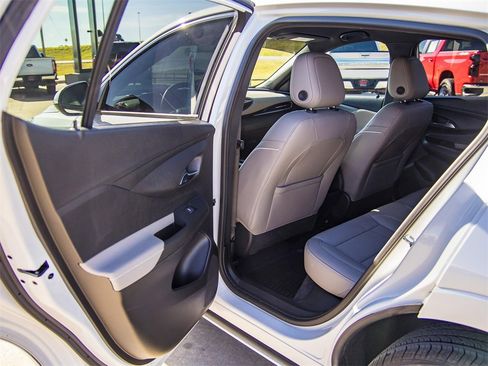 Certified 2025 Buick Envista Avenir image 25