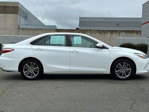 Used 2017 Toyota Camry SE image 6