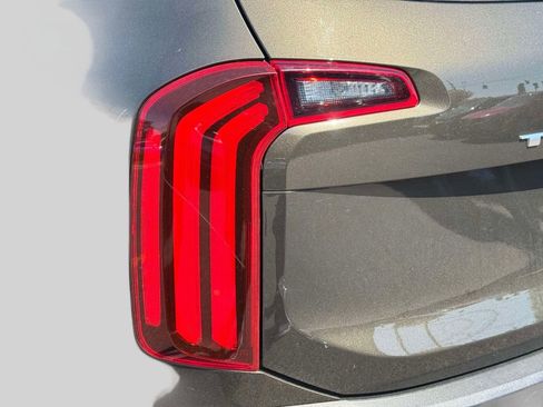 Used 2022 Kia Telluride EX FWD image 9