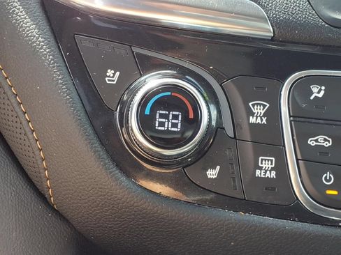 Used 2022 Chevrolet Equinox Premier FWD image 25