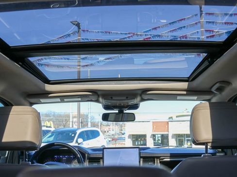 Used 2024 Ford Expedition Limited image 12