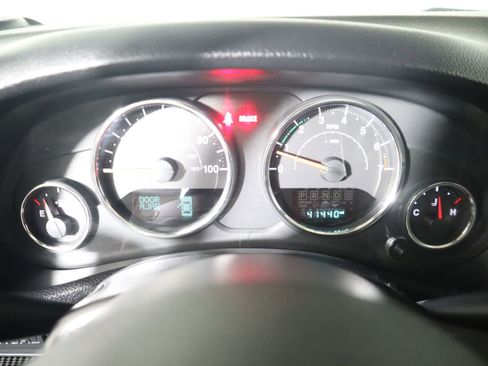 Used 2015 Jeep Wrangler Rubicon w/ Connectivity Group AWD/4WD image 35