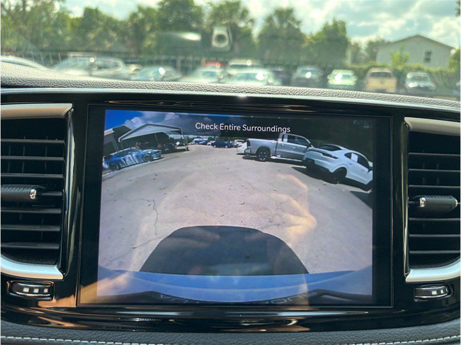 Used 2024 Chrysler Pacifica Limited FWD image 32