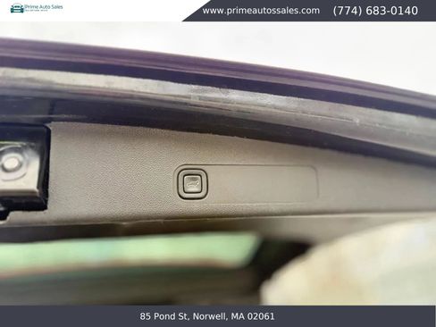 Used 2011 Cadillac Escalade AWD w/ Touring Package image 24