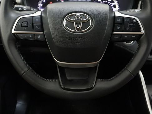 Certified 2025 Toyota Highlander LE FWD image 24