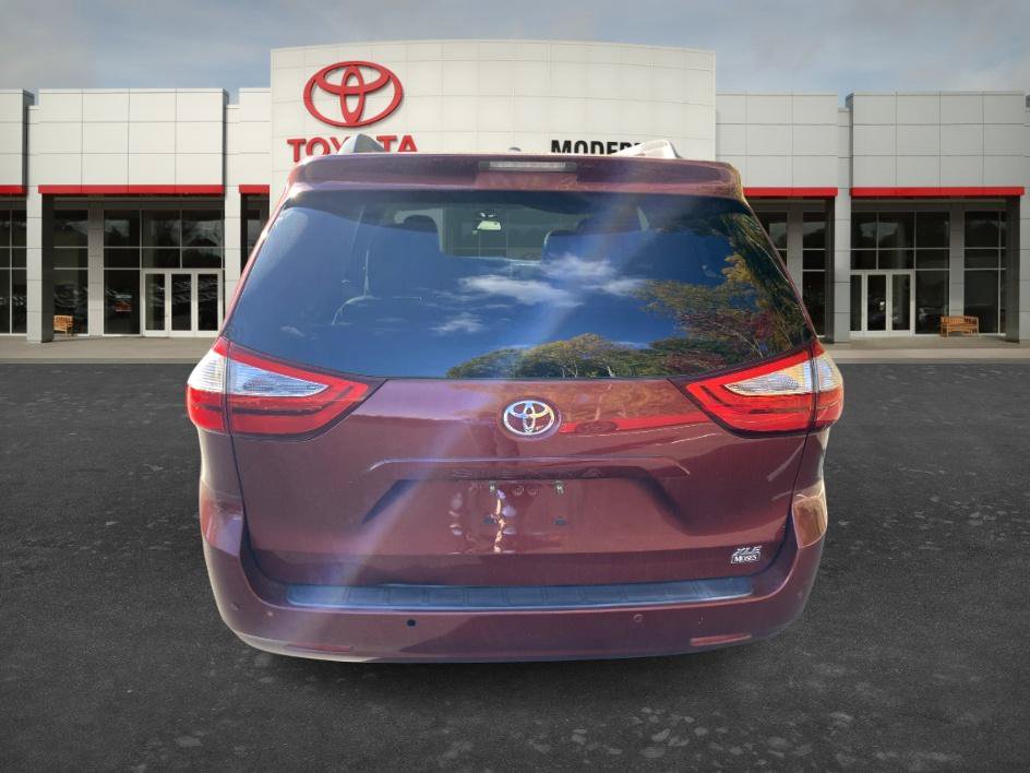Used 2017 Toyota Sienna XLE w/ XLE Navigation Package FWD image 5
