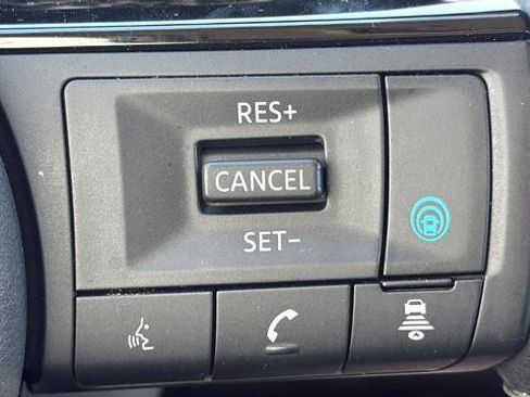 Used 2023 Nissan Rogue SV w/ SV Premium B Package image 32