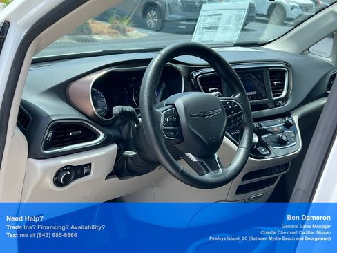 Used 2021 Chrysler Voyager L FWD image 5
