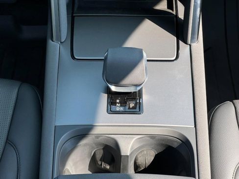 Used 2025 Land Rover Discovery Sport S image 15