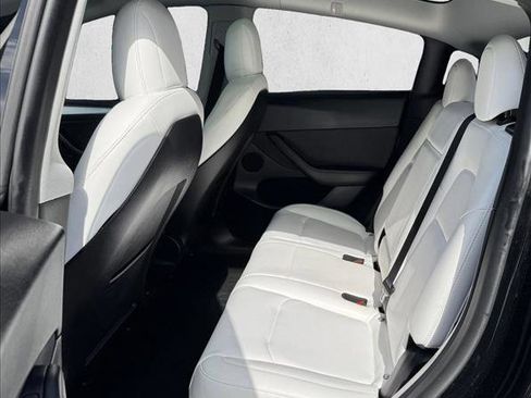 Used 2022 Tesla Model Y Long Range AWD/4WD image 18