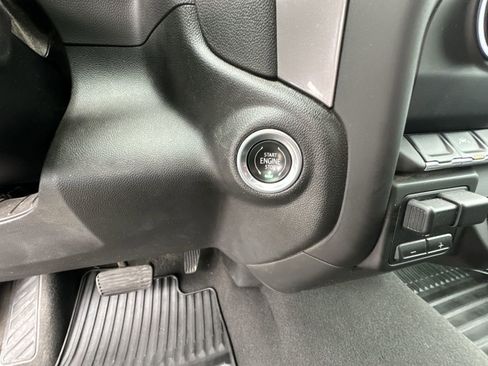 Used 2024 Chevrolet Silverado 1500 Custom image 16