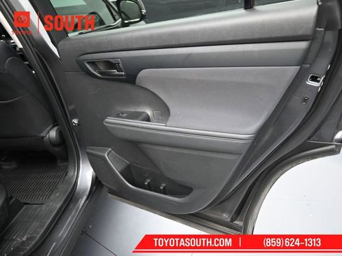 Used 2023 Toyota Highlander L image 33