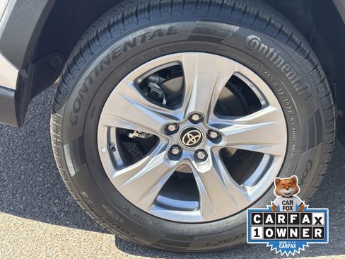 Used 2022 Toyota RAV4 LE AWD/4WD image 10