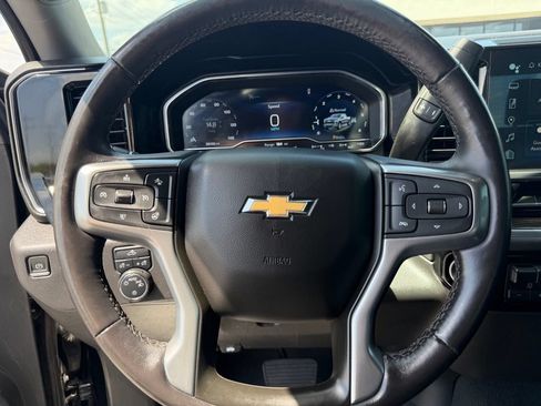 Used 2022 Chevrolet Silverado 1500 LT AWD/4WD image 31