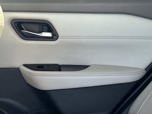 Certified 2022 Nissan Rogue SV w/ SV Premium Package image 17