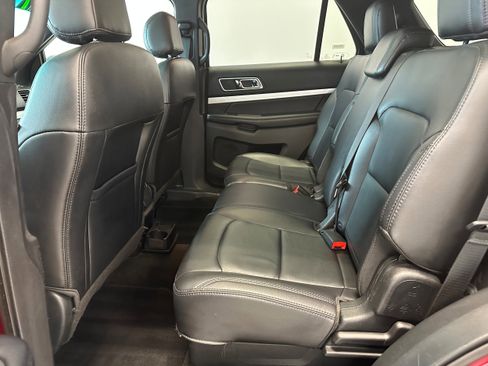 Used 2017 Ford Explorer XLT w/ Equipment Group 202A image 13