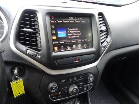 Used 2015 Jeep Cherokee Trailhawk AWD/4WD image 17