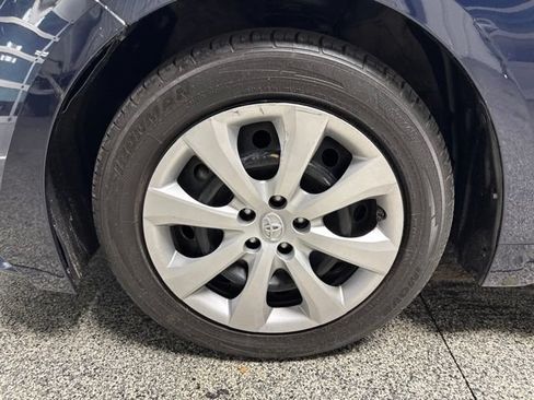 Used 2023 Toyota Corolla LE FWD image 3