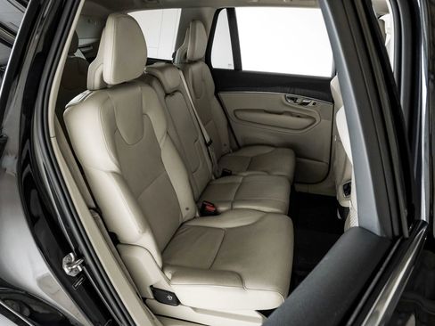 Used 2020 Volvo XC90 T5 Momentum image 38