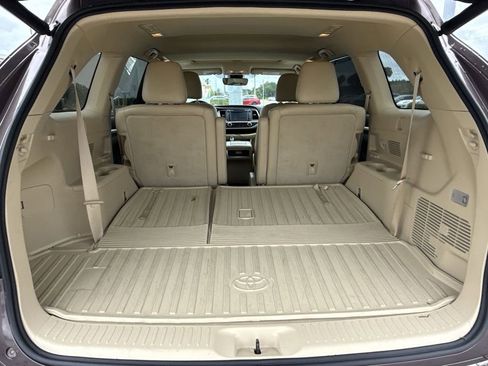 Used 2017 Toyota Highlander Limited image 13