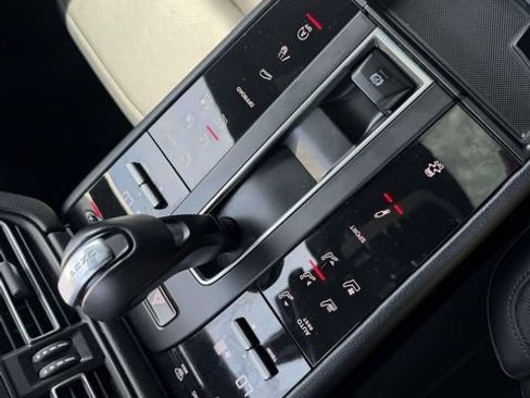 Certified 2023 Porsche Macan S AWD/4WD image 22