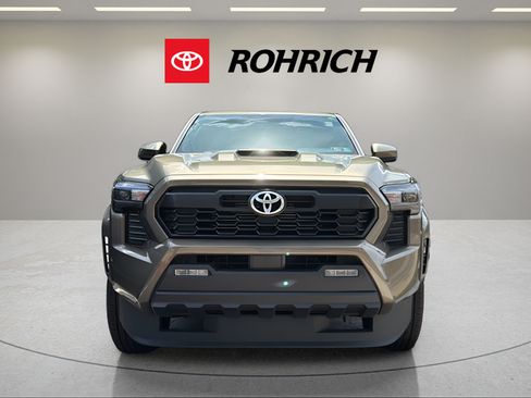 Used 2024 Toyota Tacoma TRD Sport AWD/4WD image 2