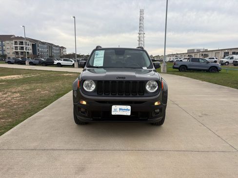 Used 2016 Jeep Renegade Latitude image 2