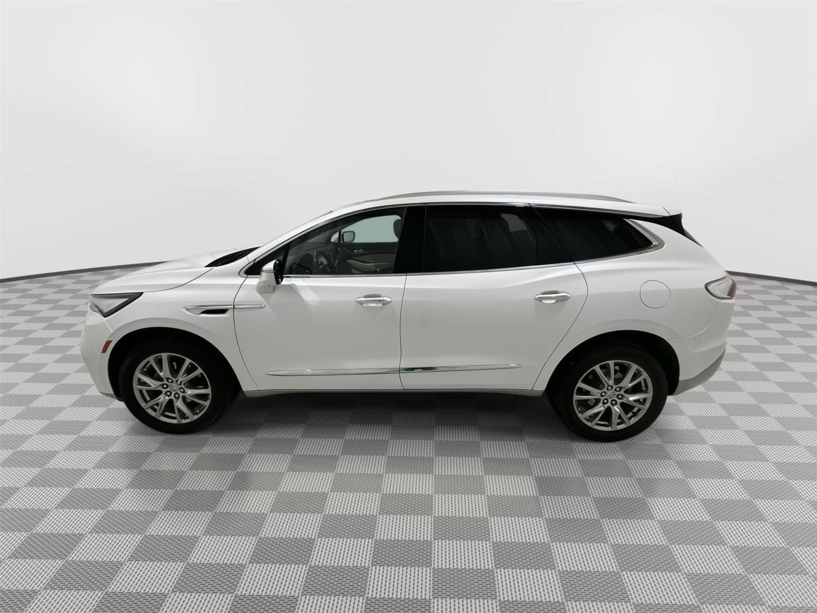 Used 2024 Buick Enclave Premium w/ Experience Buick Package AWD/4WD image 2