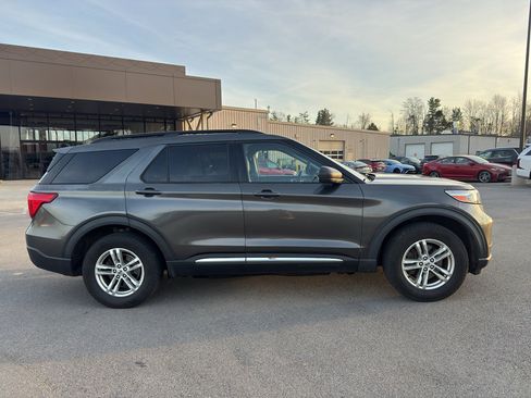 Used 2020 Ford Explorer XLT w/ Equipment Group 202A image 4