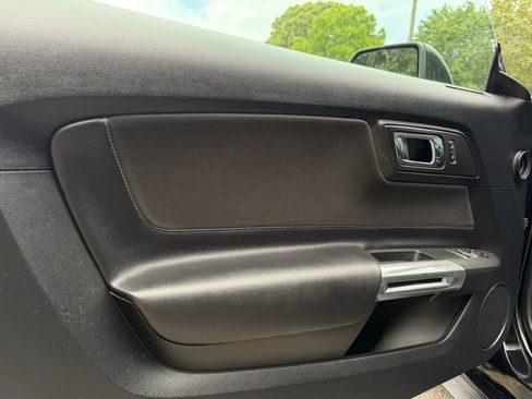 Used 2017 Ford Mustang Coupe RWD image 26