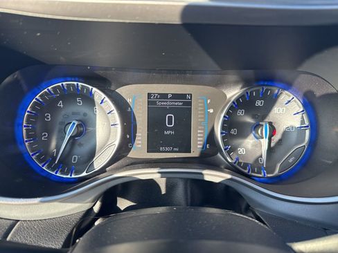 Used 2020 Chrysler Pacifica Touring w/ S Appearance Package image 14