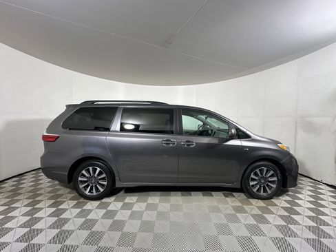 Used 2018 Toyota Sienna AWD image 8