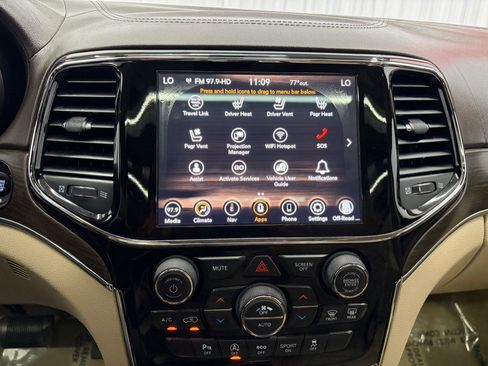 Used 2020 Jeep Grand Cherokee Overland AWD/4WD image 28