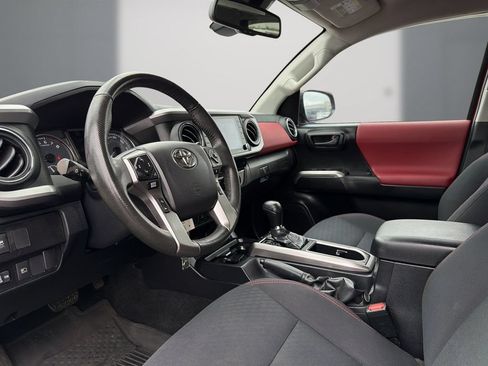 Used 2021 Toyota Tacoma SR5 AWD/4WD image 13