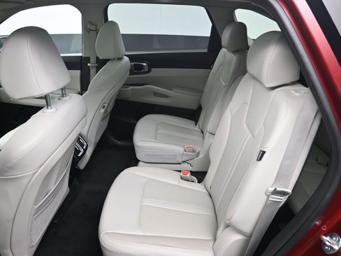 Certified 2025 Kia Sorento EX w/ Panoramic Sunroof Package image 31