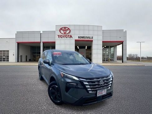 Used 2025 Nissan Rogue SV AWD/4WD image 1