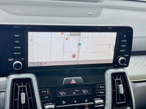 Used 2023 Kia Sorento SX image 9