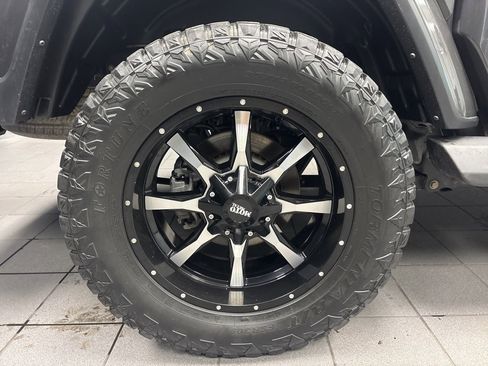 Used 2022 Jeep Gladiator Overland w/ Popular Equipment Package image 8