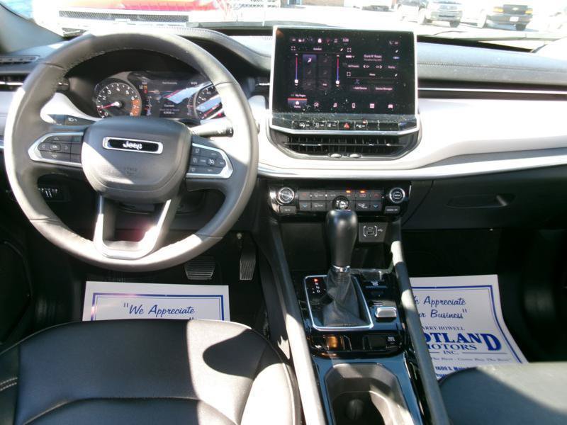 Used 2025 Jeep Compass Limited AWD/4WD image 13