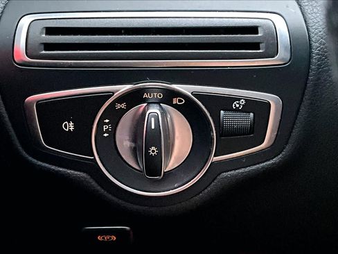 Used 2020 Mercedes-Benz C 300 Sedan image 29