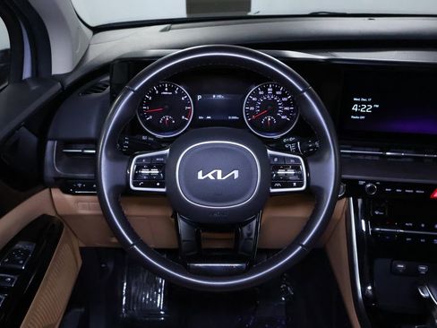 Used 2024 Kia Carnival EX image 18