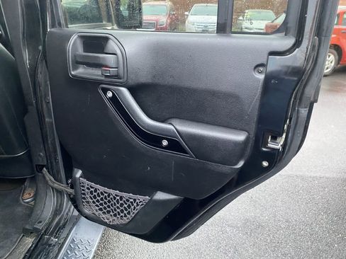 Used 2012 Jeep Wrangler Unlimited Sahara image 21