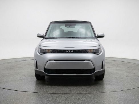 Used 2025 Kia Soul LX w/ LX Technology Package FWD image 2