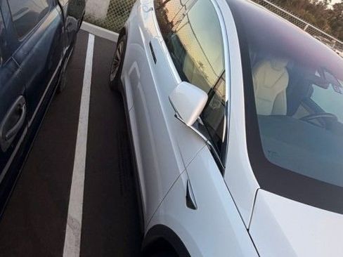 Used 2020 Tesla Model X Performance image 3