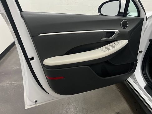 Used 2025 Hyundai Sonata SE FWD image 11