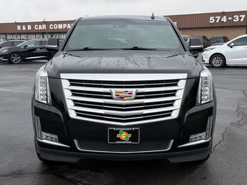 Used 2018 Cadillac Escalade Platinum image 3