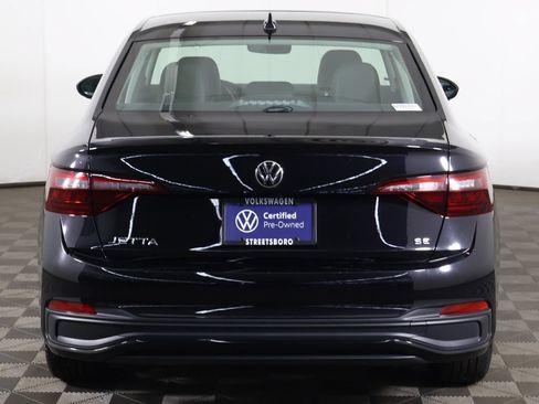 Used 2024 Volkswagen Jetta SE FWD image 13