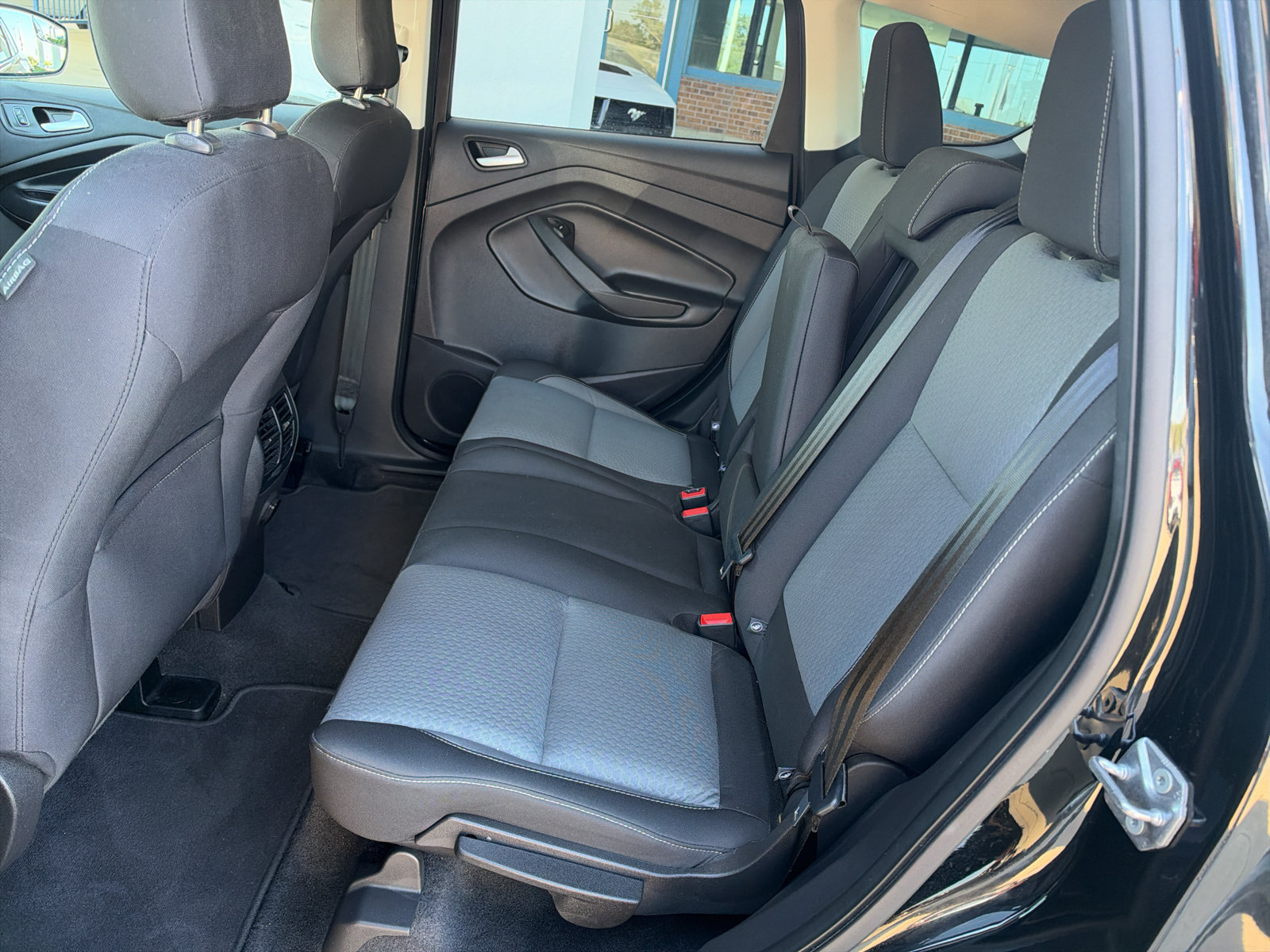 Used 2018 Ford Escape SE FWD image 11