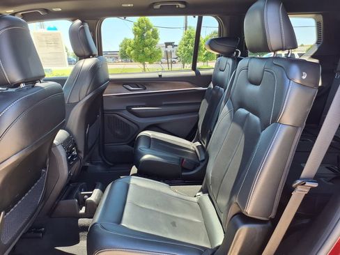 Used 2025 Jeep Grand Cherokee L Limited w/ Luxury Tech Group II AWD/4WD image 20